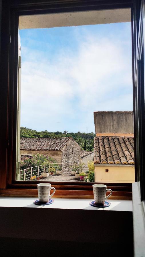 Proche Uzes Le Cocon Du Peintre Anglais Sagriès Exterior foto