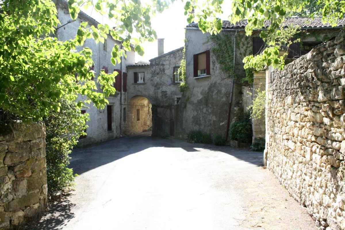 Proche Uzes Le Cocon Du Peintre Anglais Sagriès Exterior foto