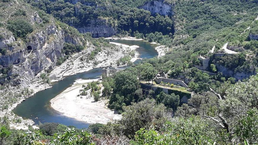 Proche Uzes Le Cocon Du Peintre Anglais Sagriès Exterior foto